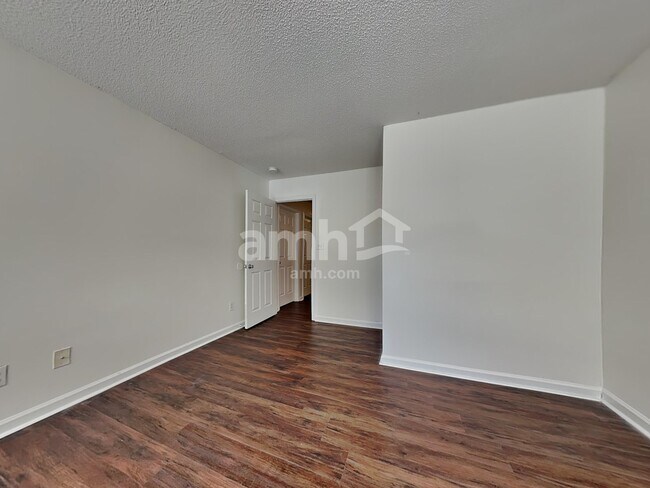 Building Photo - 134 Kimeo Way