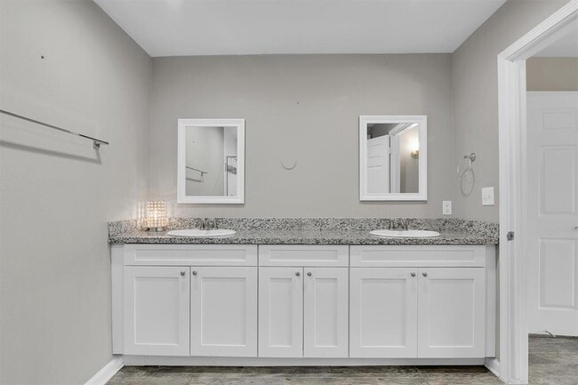 Building Photo - 3555 Balboa Cir