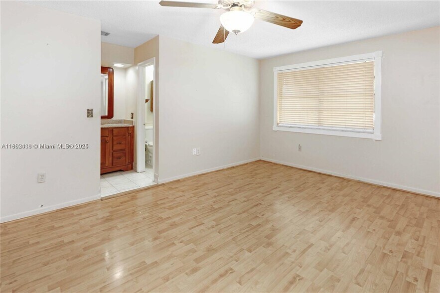 Building Photo - 2500 SW 113th Ct