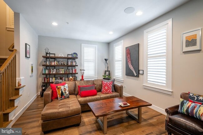 Building Photo - 1126 N Stuart St