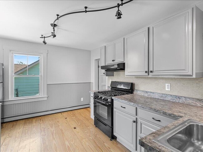 Primary Photo - 28 Van Buren St