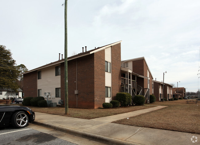 Building Photo - Dartmouth Courts Apartments