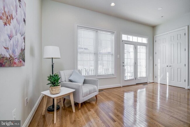 Building Photo - 610 Eden Pl