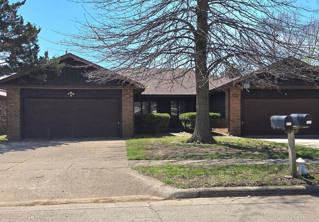 Building Photo - 436-436 E Redwood St