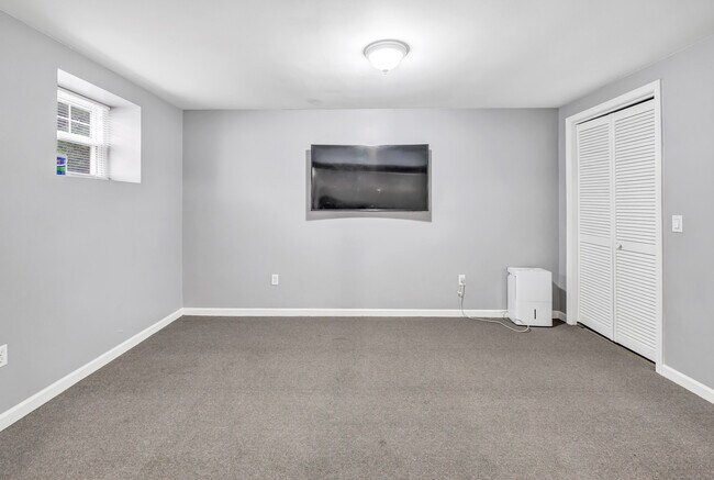 Building Photo - 163 Otis St