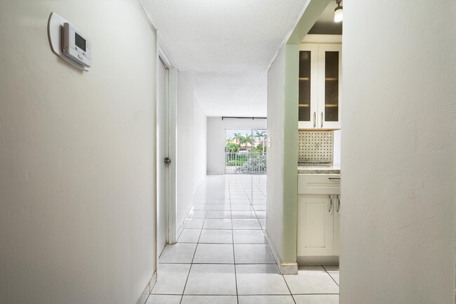 Building Photo - 2200 E Hallandale Beach Blvd