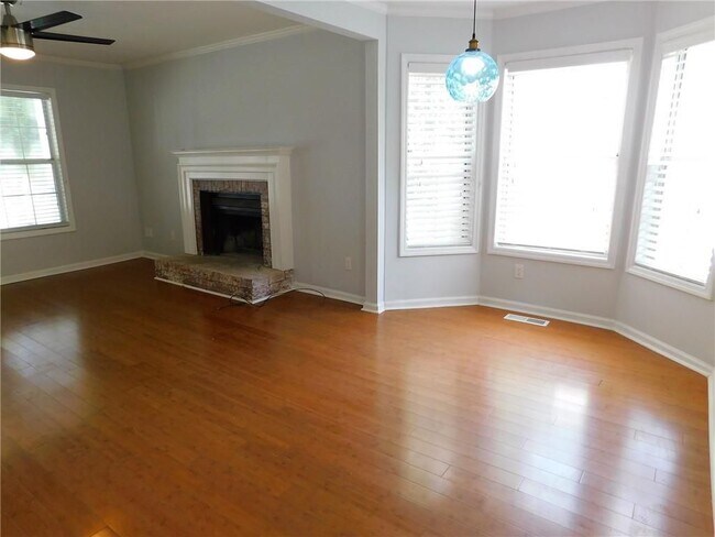 Building Photo - 5043 Laurel Springs Way SE