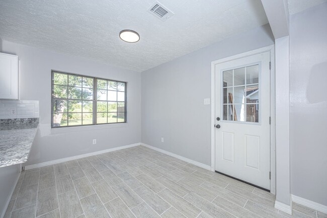 Building Photo - Charming 3-Bed, 1-Bath Home - Fully Remodeled & Move-In Ready!