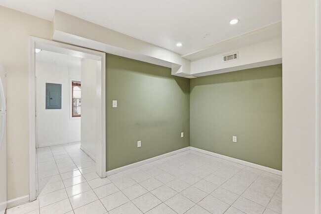 Building Photo - 627 N Alfred St
