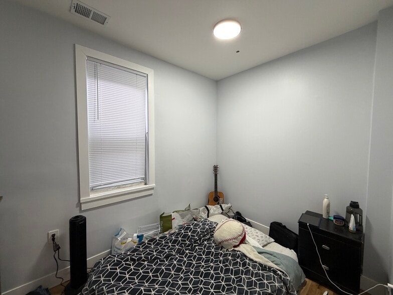 Building Photo - 1626 N Washtenaw Ave