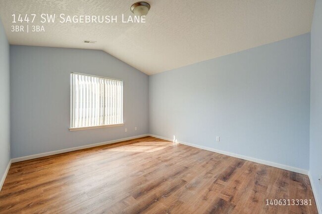 Building Photo - 1447 SW Sagebrush Ln