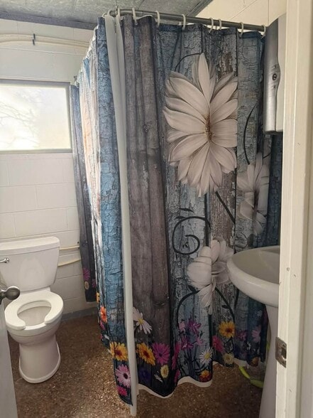 Public showers - 7360 E Highway 190