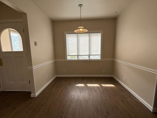 Building Photo - Now renting 3 bedroom House