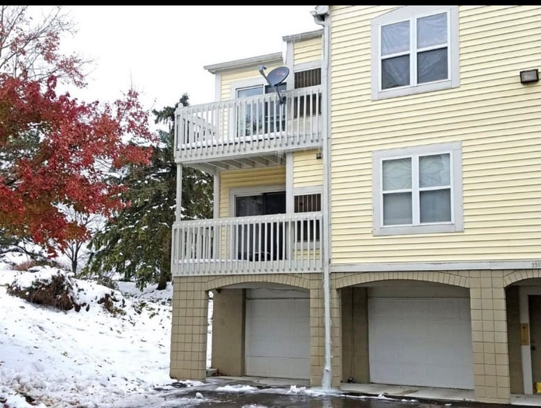 Building Photo - 2205 S Huron Pkwy