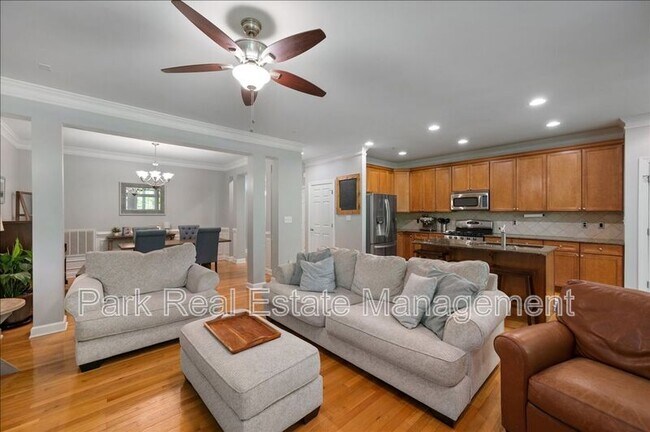 Building Photo - 221 Towne Ridge Ln