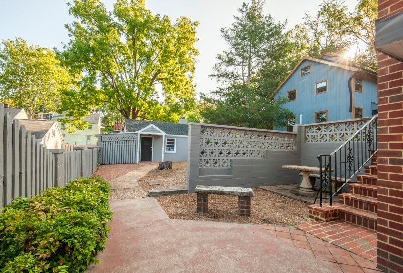 Building Photo - 911 Blenheim Ave