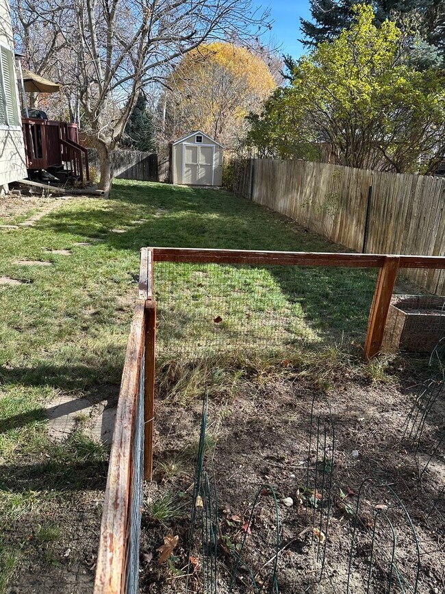 Building Photo - Beautiful 5B home in Erie Available January 2026 !