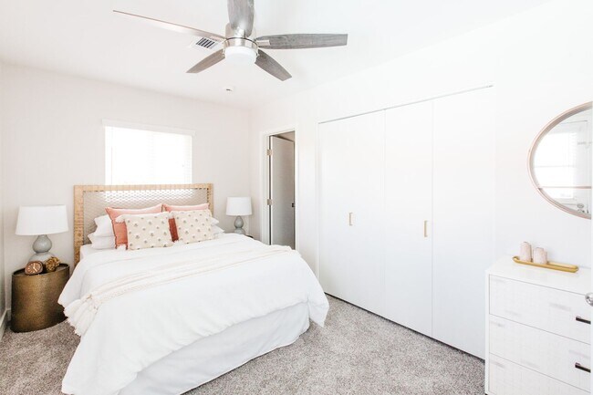 Building Photo - Stunning Remodel near Old Town!