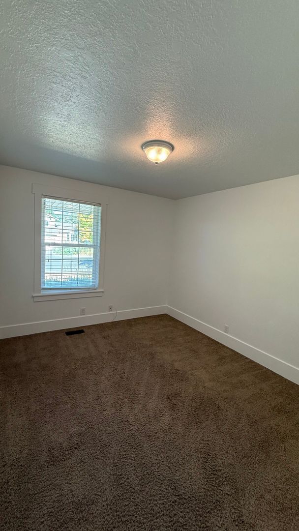 Building Photo - Large Single Family Lehi Home available now!