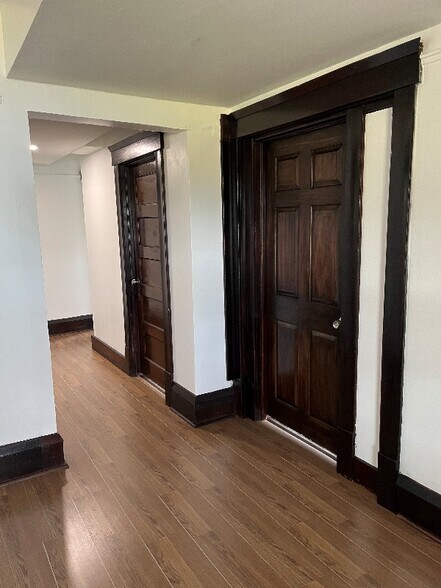 Building Photo - 315 9th St NE