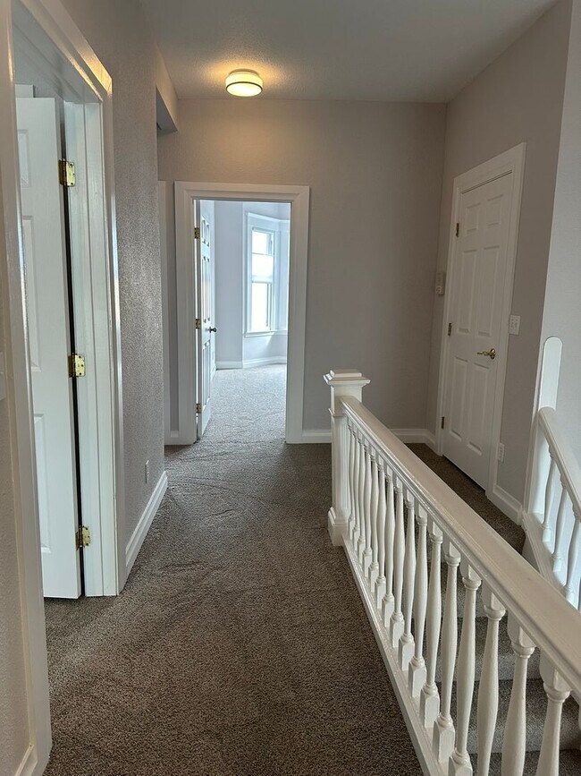 Building Photo - 817-819-821 Pierce Street