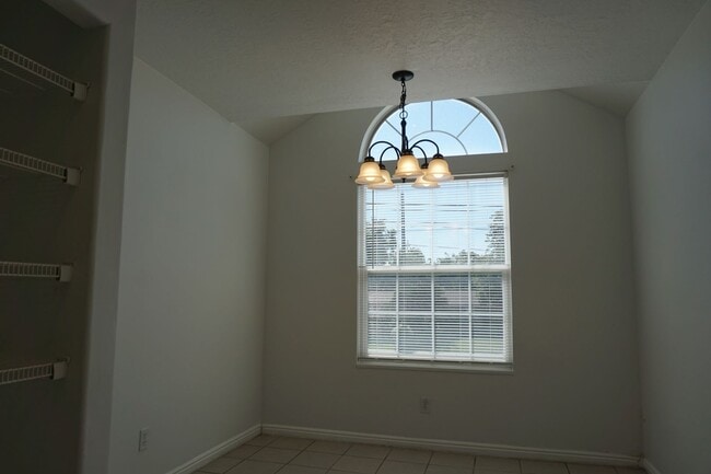 Building Photo - Centrally Located 3 Bedroom Midvale Home