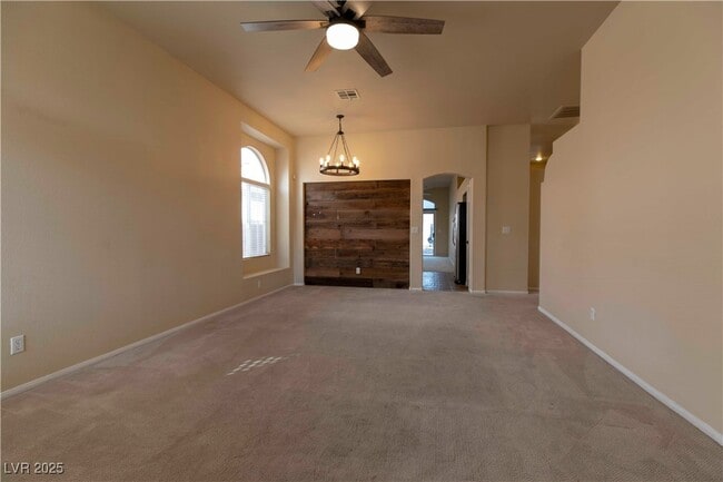 Building Photo - 304 Silver Castle St