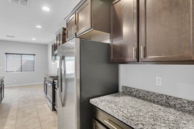 Building Photo - Great Southwest Home