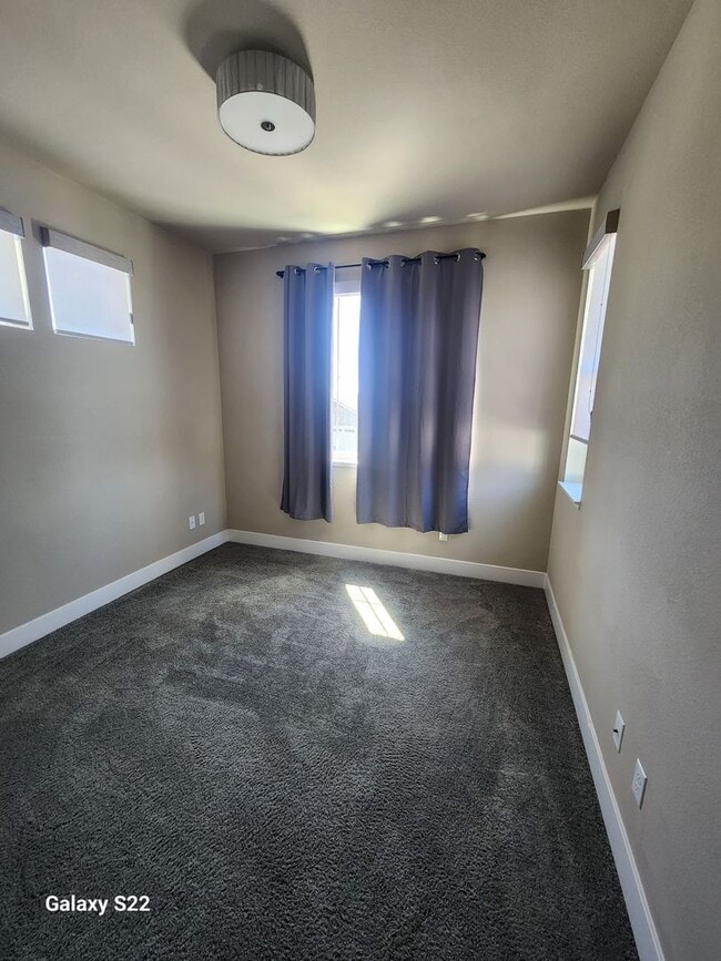 Building Photo - Beautiful two story home in the great neig...