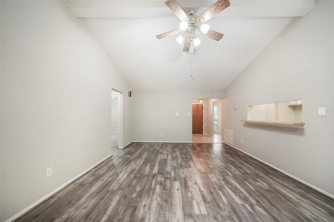 Building Photo - 3134 Village Park Dr