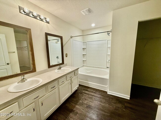 Building Photo - 2031 Sotterley Ln