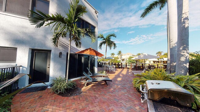 Building Photo - 1121 Bel Air Dr