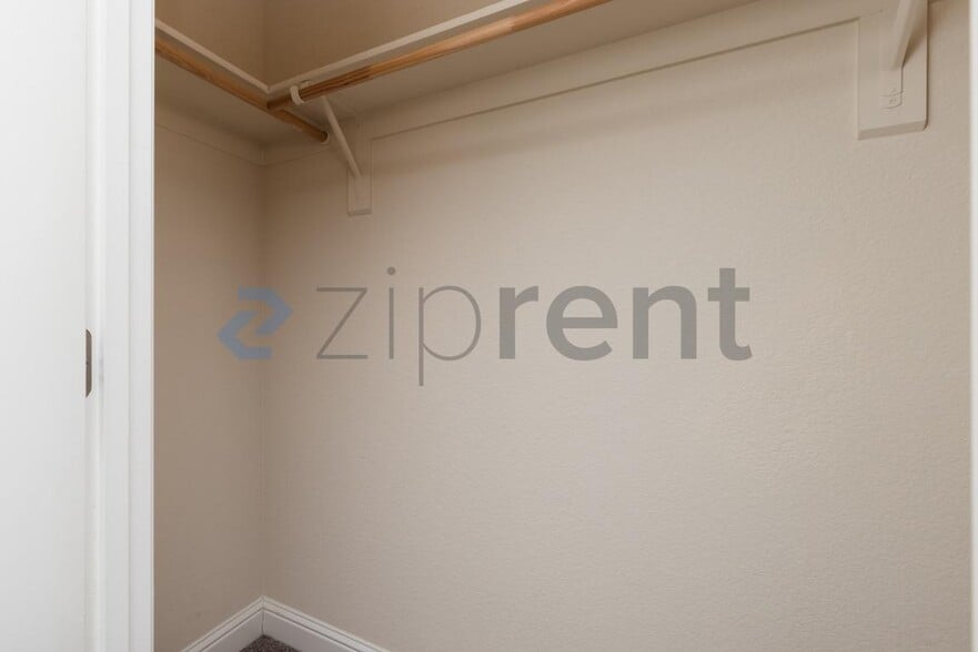 Building Photo - Unit 2
