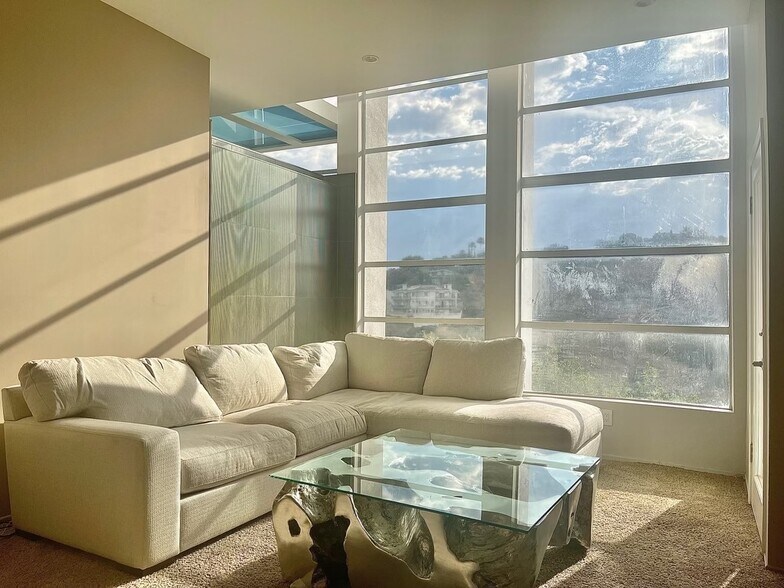 Building Photo - 3630 Avenida del Sol