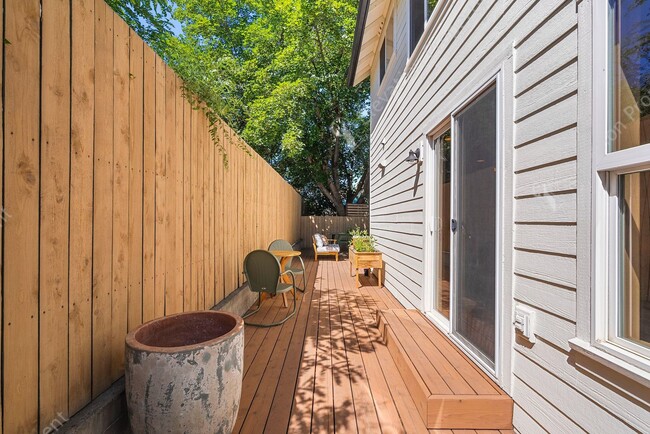 Building Photo - Find a piece of serenity in Historic Old Bend! (Unfurnished)