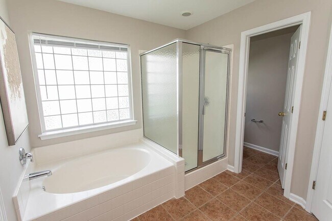 Building Photo - 384 Esher Ct