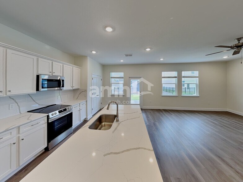 Building Photo - 5944 Pinewood Ests Dr