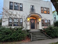 Building Photo - Large One bedroom downtown Eugene Apartment