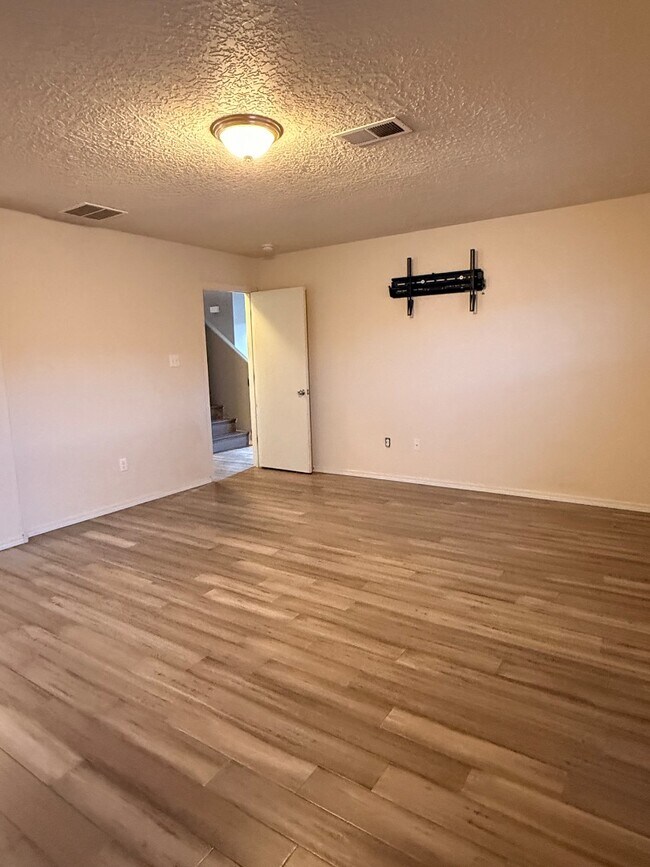 Building Photo - 2103 N Ensenada Cir SE