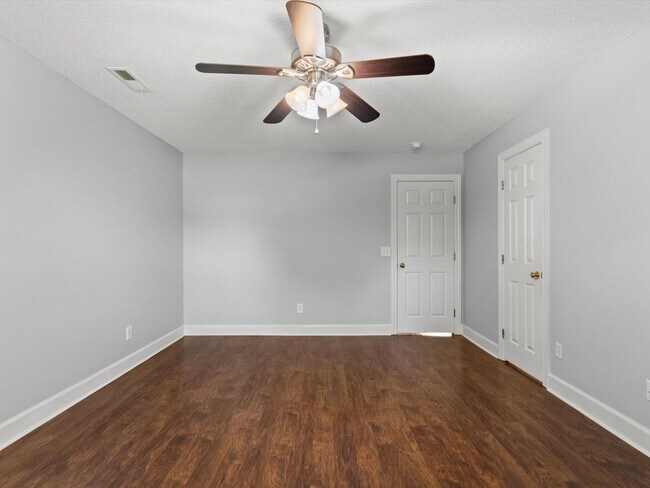 Building Photo - Great location in Harvest and only minutes...