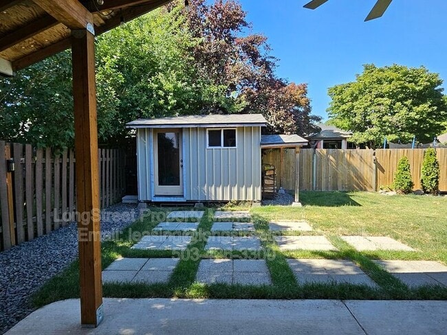 Building Photo - 8645 SW Avery St