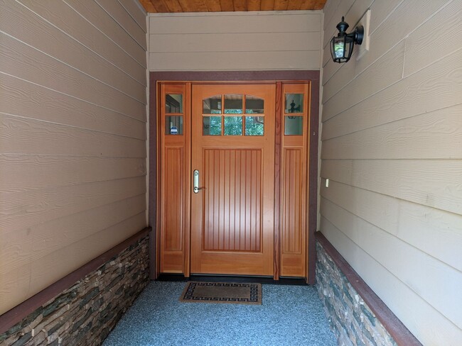 Building Photo - 3 Bd., 1.75 Ba., Rambler Style Home