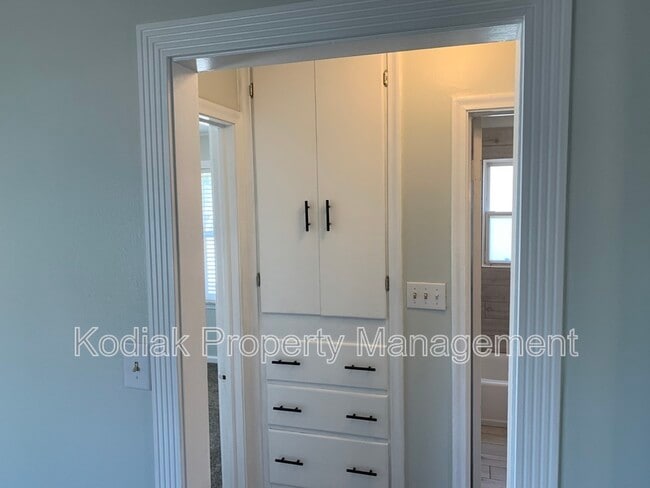 Building Photo - 150 W 1050 S