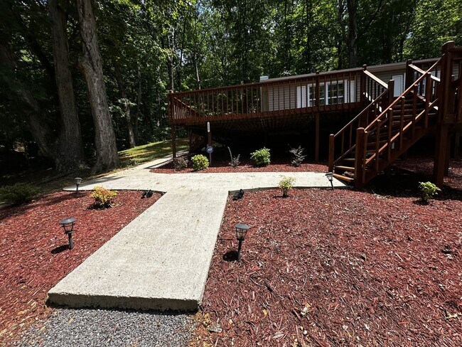 Building Photo - 253 White Ln