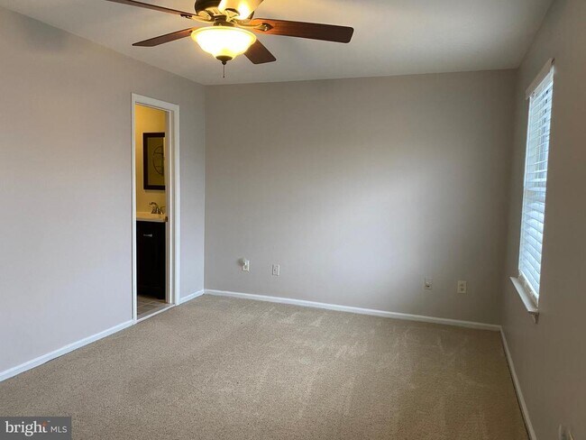 Building Photo - 9 Revere Pl