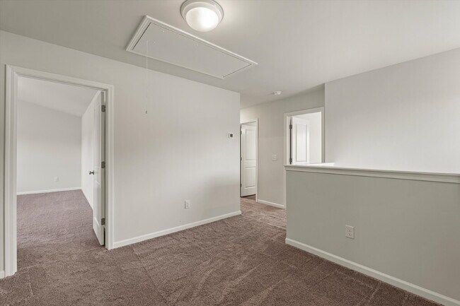 Building Photo - 4 Bedroom, 2.5 baths, with a 2 car garage located in Shell Point Farm.