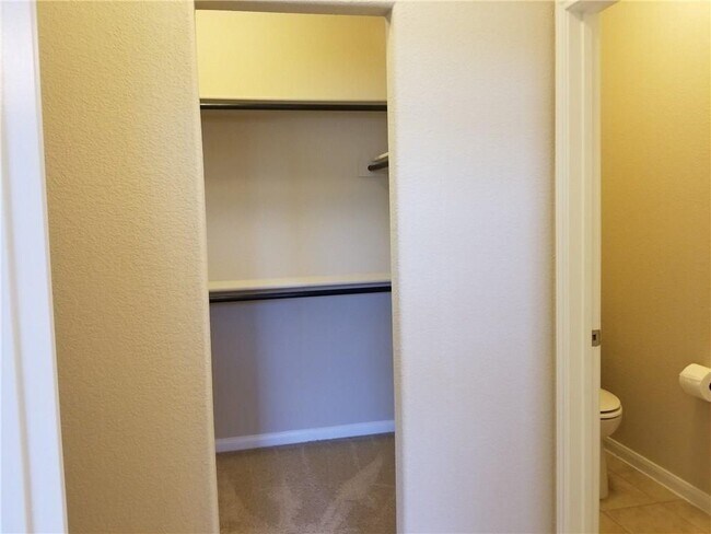 Building Photo - 2880 Donnell Dr