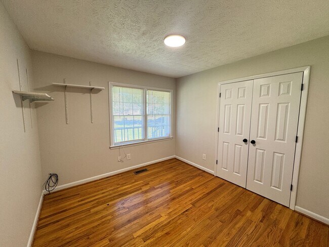 Building Photo - 4817 Hurley Dr
