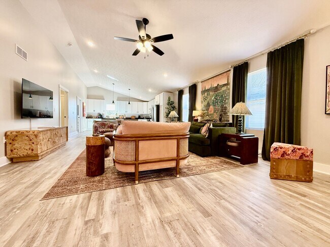 Building Photo - 5 Bed 3 Bath Home With Hot Tub In West Chester, OH