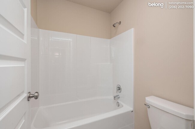 Building Photo - 3878 79th Dr NE